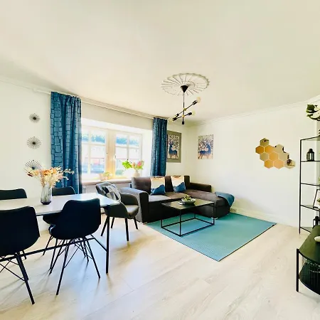 Aday - Modern 2 Bedroom Charming With Public Parking