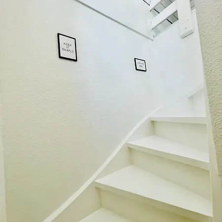 Aday - Modern 2 Bedroom Charming With Public Parking *