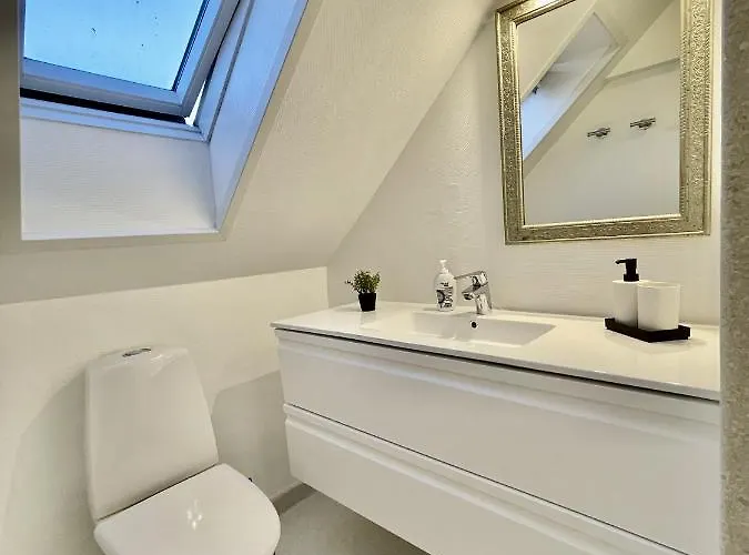 Aday - Modern 2 Bedroom Charming With Public Parking