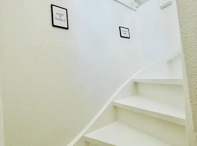 Aday - Modern 2 Bedroom Charming With Public Parking *