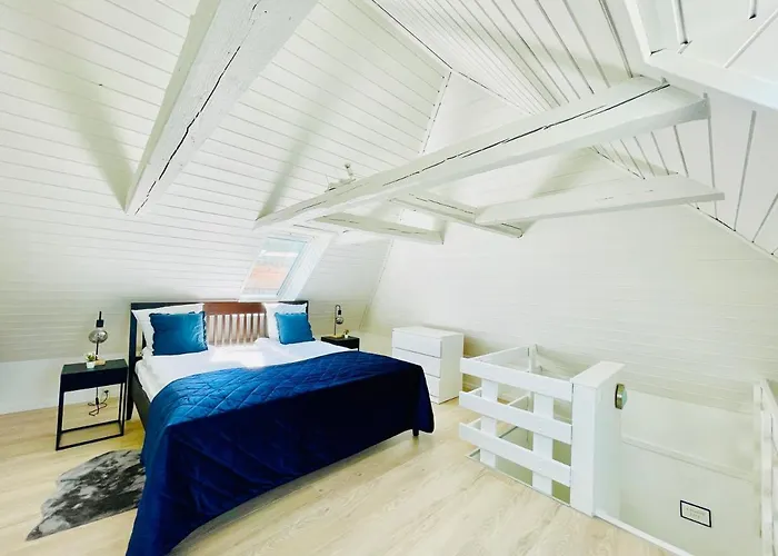 Aday - Modern 2 Bedroom Charming With Public Parking *